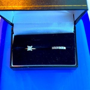 Engagement ring & wedding band set. *REAL DIAMONDS*